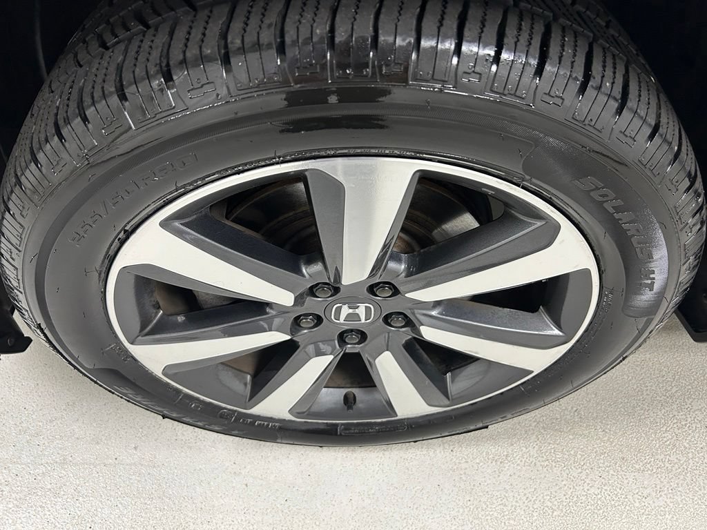 Certified 2024 Honda Pilot Touring image 9