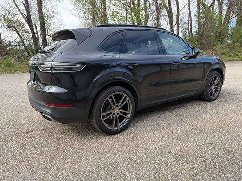 Used 2022 Porsche Cayenne AWD/4WD image 5