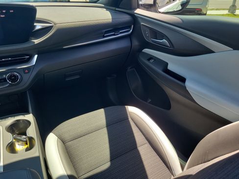 Used 2024 Buick Envista Preferred FWD image 18