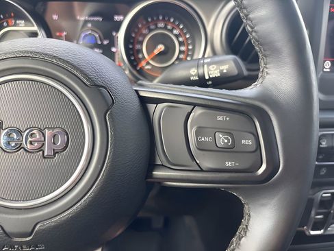 Used 2022 Jeep Gladiator Willys image 27