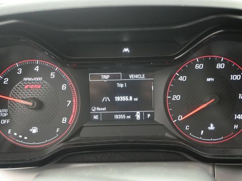 Used 2025 Chevrolet Trax RS FWD image 13