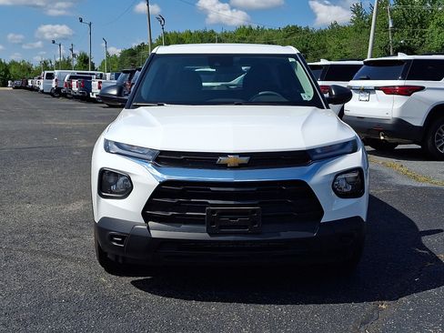 Used 2023 Chevrolet TrailBlazer LS FWD image 2