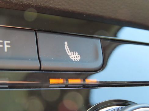 Used 2023 Volkswagen Taos SE w/ Panoramic Sunroof Package AWD/4WD image 7
