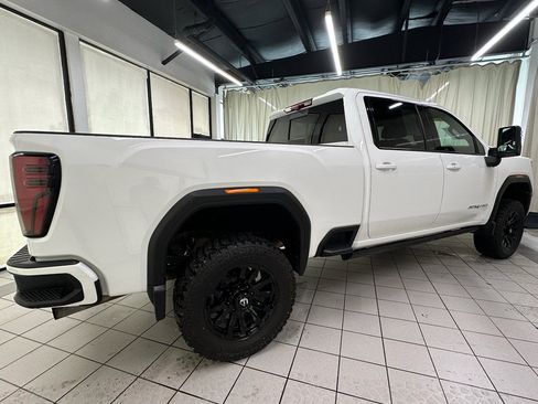 Used 2024 GMC Sierra 2500 AT4 w/ AT4 Premium Plus Package AWD/4WD image 6