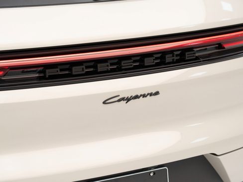 New 2026 Porsche Cayenne image 13