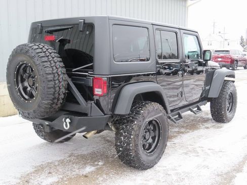 Used 2016 Jeep Wrangler Unlimited Rubicon w/ Connectivity Group image 3