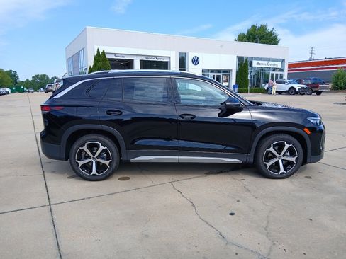 New 2026 Volkswagen Tiguan SE FWD image 8