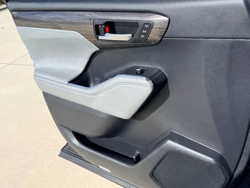 Used 2023 Toyota Highlander Limited image 23