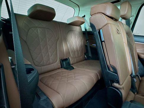 Used 2023 BMW X7 xDrive40i w/ Climate Comfort Package image 28