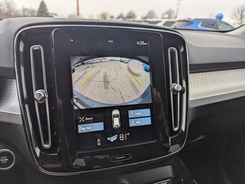 Used 2021 Volvo XC40 T4 Momentum image 14