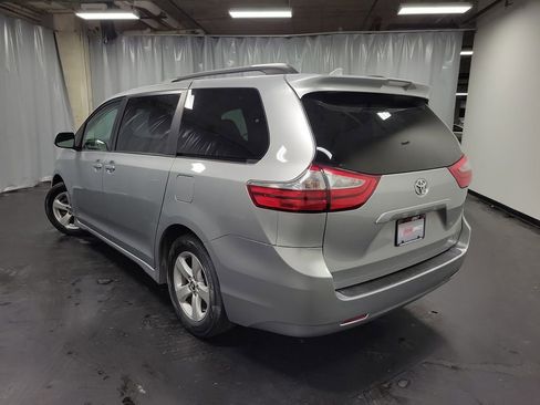Used 2019 Toyota Sienna LE w/ LE Preferred Package image 6