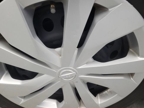 Used 2023 Nissan Versa S w/ Trunk Package image 31