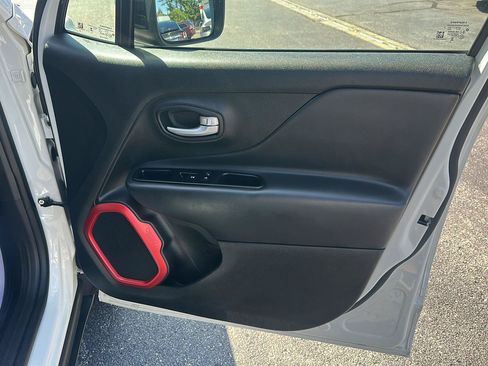 Used 2023 Jeep Renegade Trailhawk AWD/4WD image 10