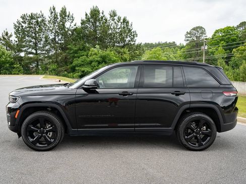 Used 2022 Jeep Grand Cherokee Altitude AWD/4WD image 5