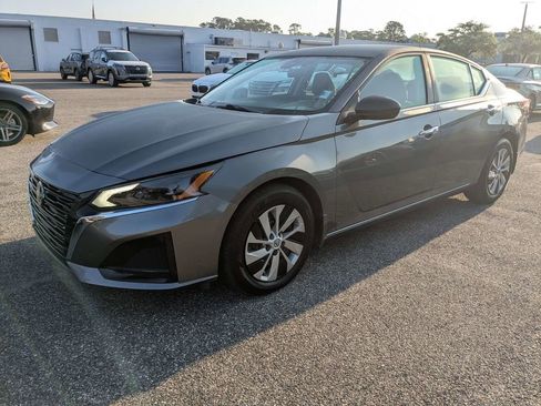 Used 2024 Nissan Altima 2.5 S FWD image 8