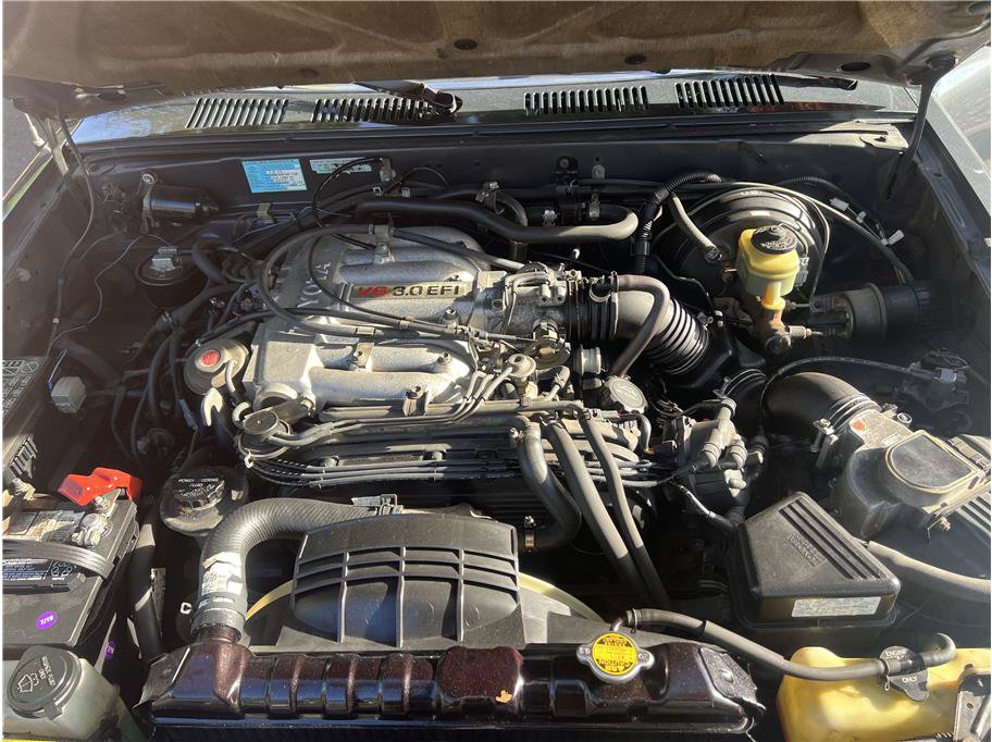 Used 1990 Toyota Pickup Deluxe RWD image 18