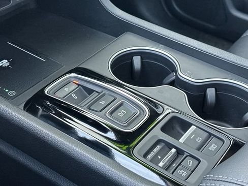 Used 2025 Honda Pilot Touring image 26