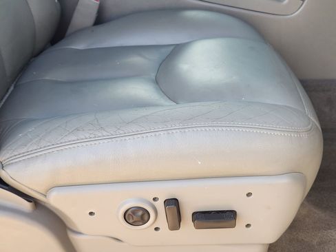 Used 2005 Chevrolet Avalanche LT w/ Preferred Equipment Group AWD/4WD image 28