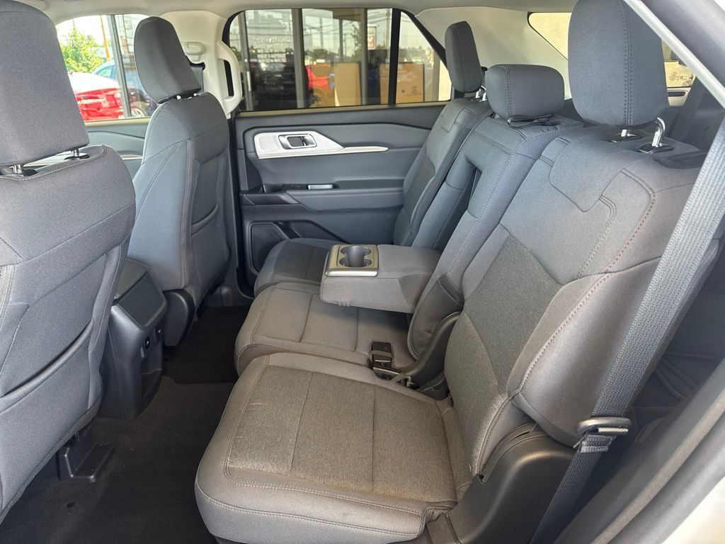 Used 2026 Ford Explorer Active AWD/4WD image 13