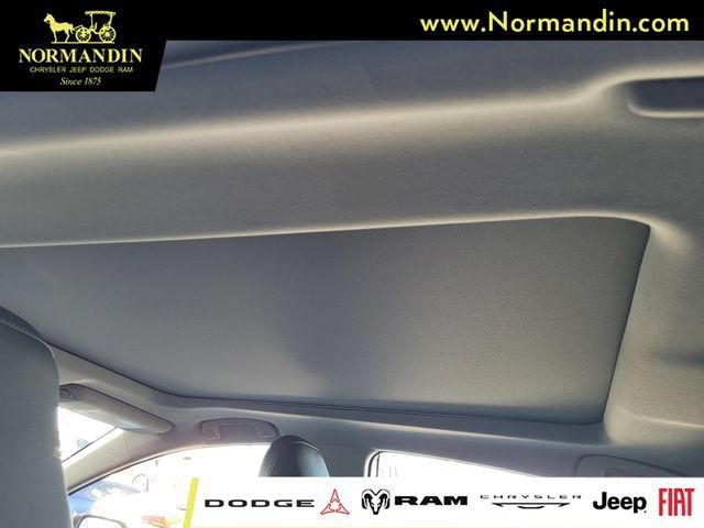 Used 2023 Toyota Camry XSE FWD image 18