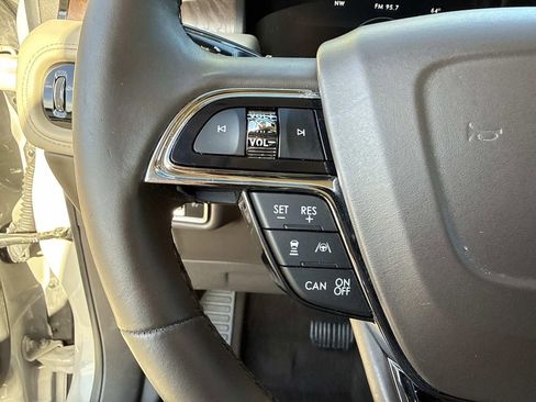 Certified 2022 Lincoln Nautilus Reserve image 30