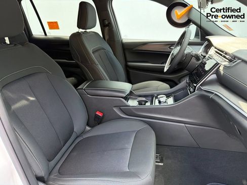 Used 2026 Jeep Grand Cherokee L Laredo RWD image 32