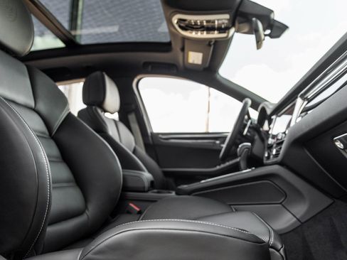 New 2026 Porsche Macan Turbo image 46