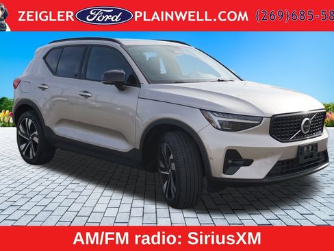 Used 2024 Volvo XC40 B5 Plus w/ Protection Package Premier AWD/4WD image 7