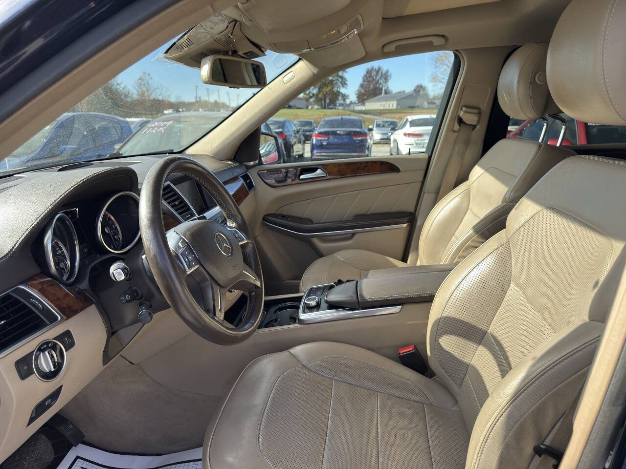 Used 2014 Mercedes-Benz GL 550 4MATIC w/ Driver Assistance Package image 10