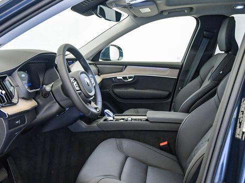 Certified 2025 Volvo XC90 B6 Plus w/ Protection Package Premier image 21
