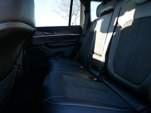 New 2026 Jeep Grand Cherokee Altitude image 10