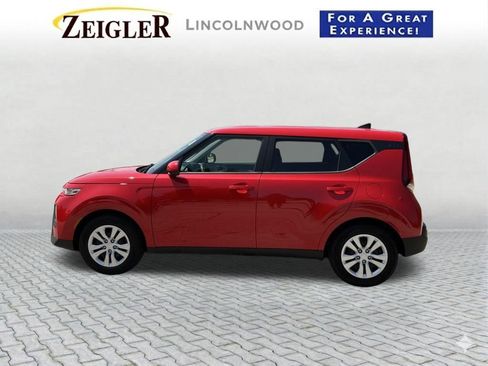 Used 2022 Kia Soul LX FWD image 3