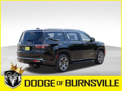 Used 2024 Jeep Wagoneer 4WD w/ Premium Group I image 10