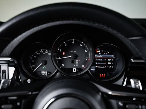 Certified 2023 Porsche Macan AWD/4WD image 15