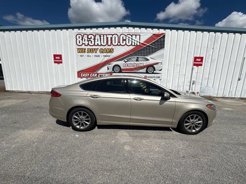 Used 2017 Ford Fusion SE w/ Fusion SE Technology Package FWD image 9