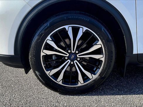 Used 2022 Ford Escape SE w/ SE Sport Appearance Package image 9