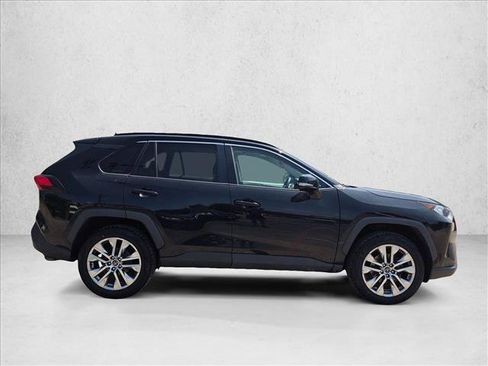 Used 2021 Toyota RAV4 XLE Premium AWD/4WD image 4