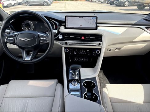 Used 2025 Genesis G70 2.5T image 4