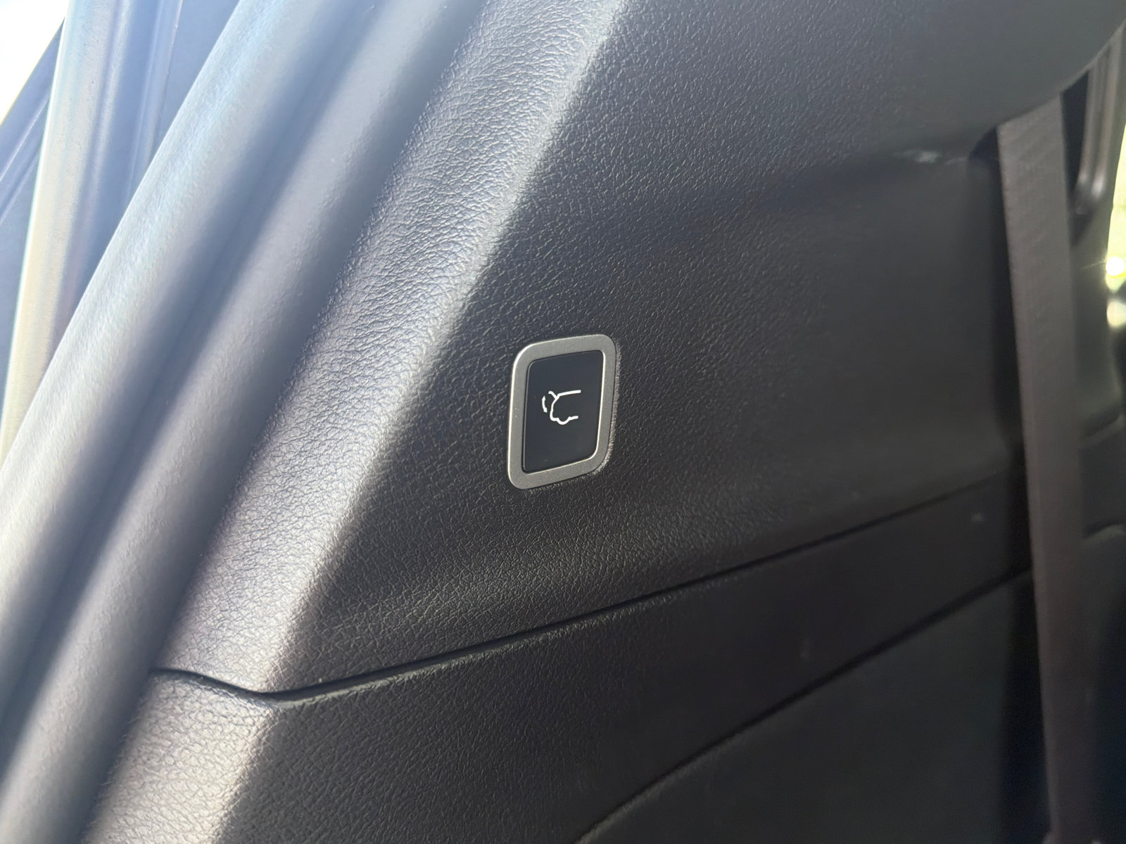 Used 2026 Chrysler Pacifica Limited FWD image 19