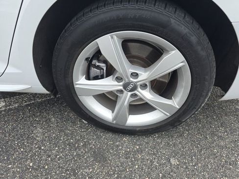 Used 2019 Audi A4 2.0T Premium image 10