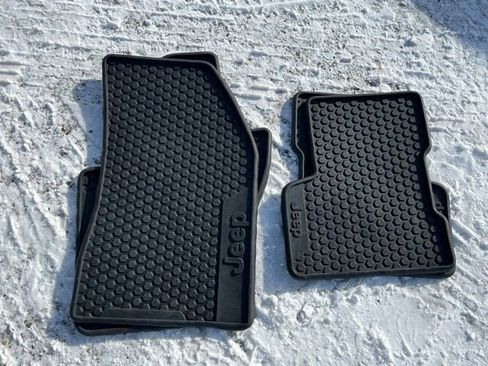 Used 2023 Jeep Renegade Latitude image 40