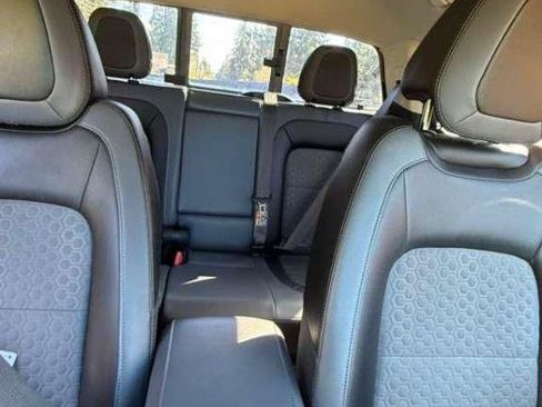Used 2018 Chevrolet Colorado Z71 AWD/4WD image 3