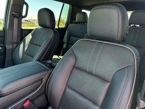 Used 2025 Chevrolet Traverse High Country FWD image 14