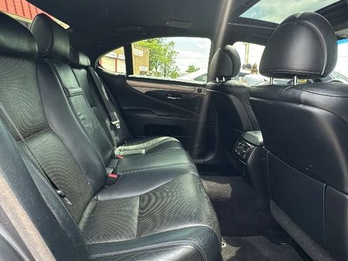 Used 2013 Lexus LS 460 AWD w/ F-Sport Pkg image 22