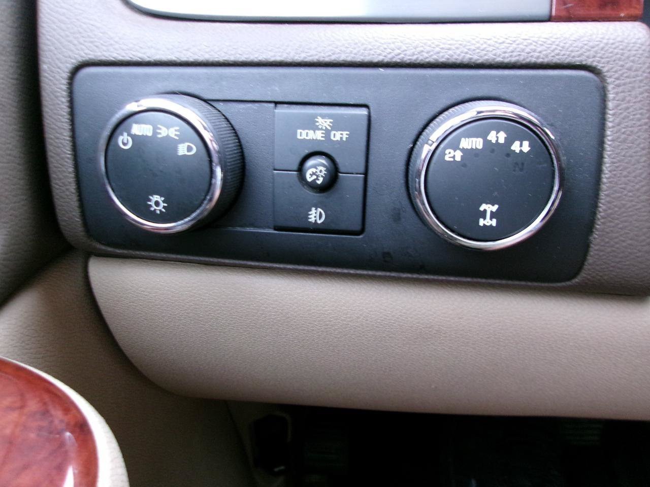 Used 2013 Chevrolet Avalanche LTZ AWD/4WD image 11