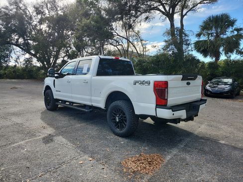 Used 2022 Ford F250 Lariat w/ Black Appearance Package image 3