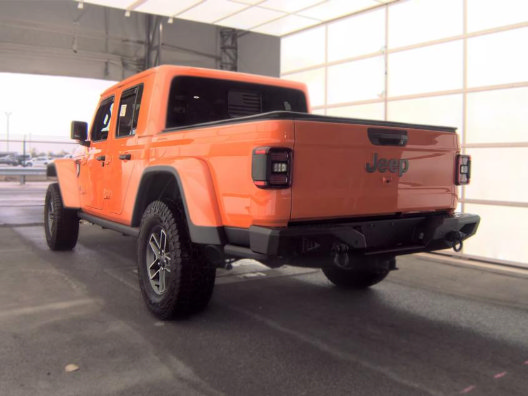 Used 2025 Jeep Gladiator Mojave AWD/4WD image 4