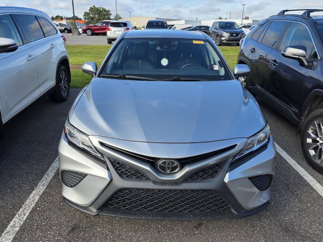 Used 2020 Toyota Camry SE FWD image 2