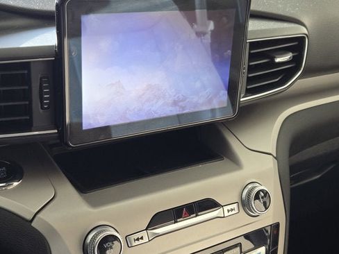 Used 2023 Ford Explorer XLT w/ Equipment Group 202A image 24