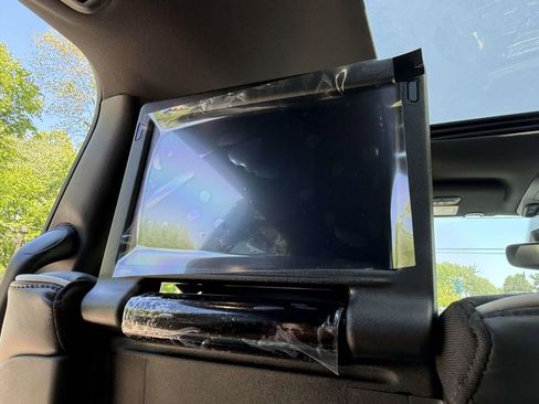 New 2026 Chrysler Pacifica Limited w/ Uconnect Theater Family Group FWD image 13